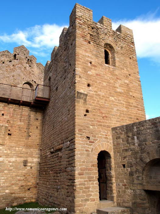 TORRE DE LA REINA, DESDE EL INTERIOR DEL RECINTO